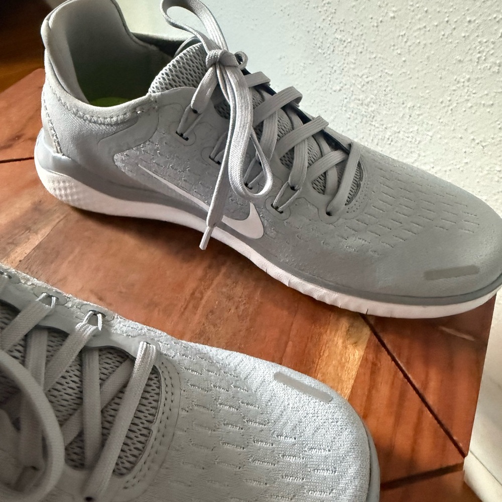 Nike Women’s Free RN 2018 Running Shoes (7.5) Grey/White - Picture 3 of 8